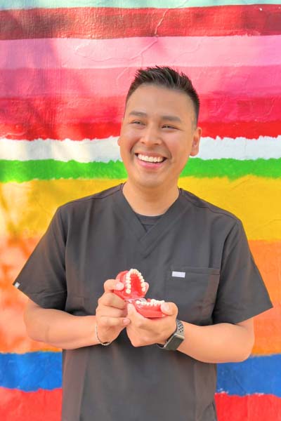 Alta Dental | Dentaduras Retenidas por Implantes, Terapia Periodontal o Limpiezas Profundas and Extracciones Simples y Quir rgicas