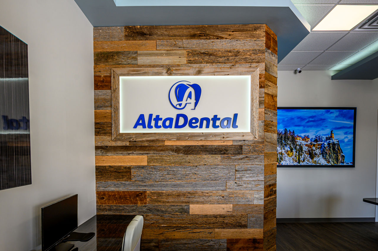 Alta Dental | Invisalign reg , Porcelain Crowns and Veneers and Dentaduras Placas Completas y Parciales