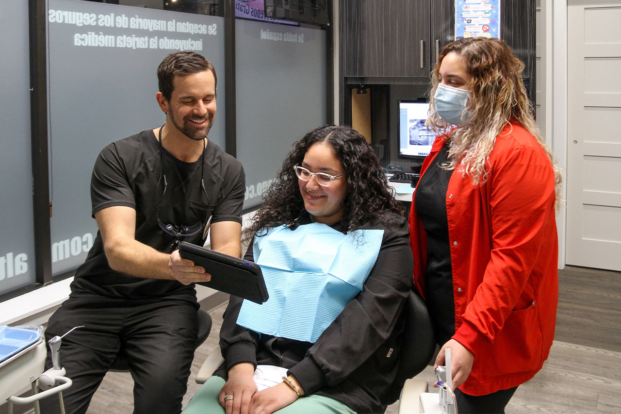 Alta Dental | Invisalign&reg;, Rellenos Blancos and Protector Bucal