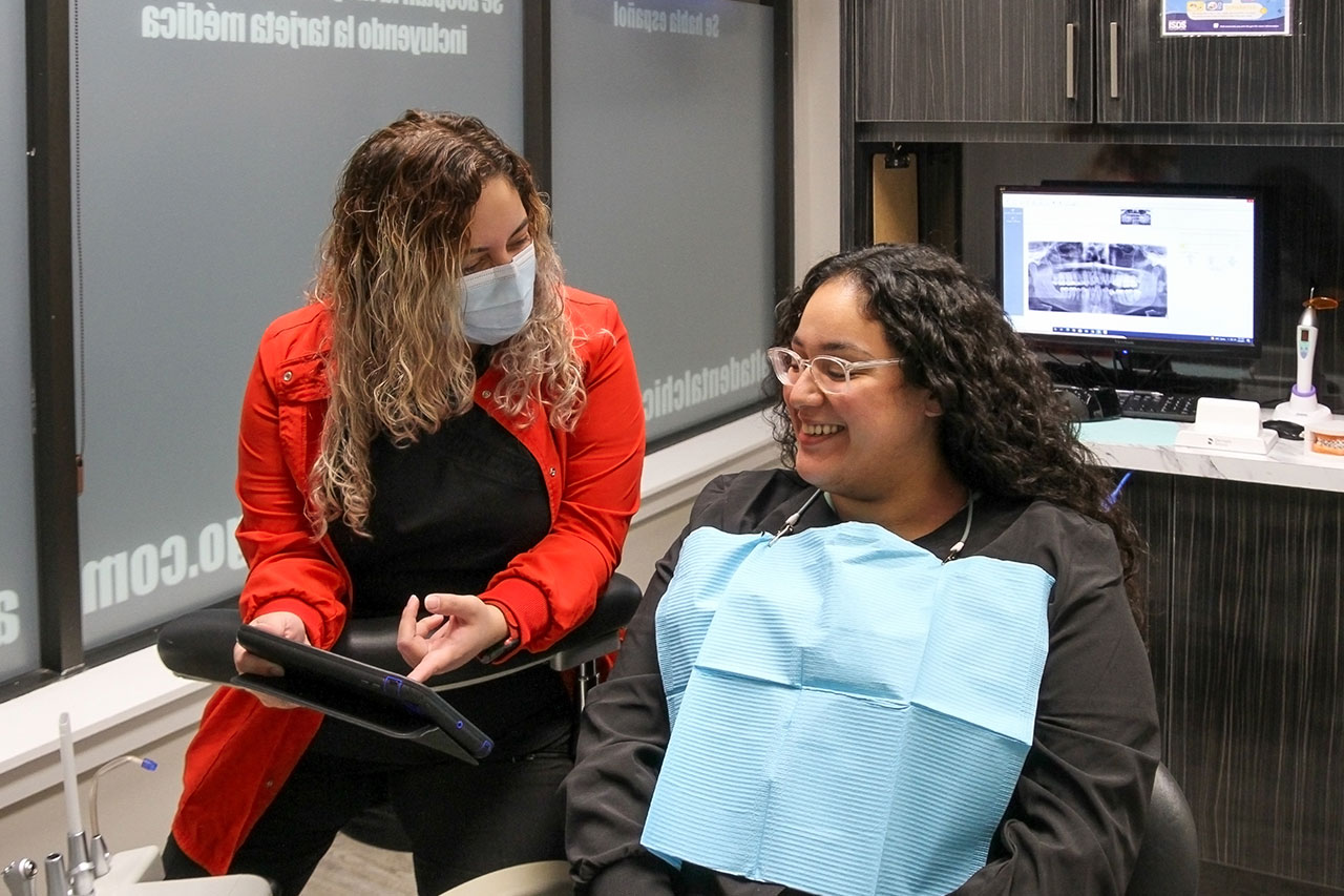 Alta Dental | Puentes de Porcelana, Terapia Periodontal o Limpiezas Profundas and Invisalign&reg;